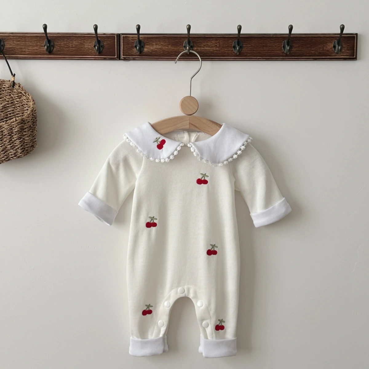 Baby Nursery Embroidery - ชุดรอมเปอร์เด็กปักลายเชอร์รี่หวาน แขนยาว คอปกปีเตอร์แพน ผ้าเนื้อนุ่ม สำหรับเด็กแรกเกิด ฤดูใบไม้ผลิ